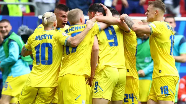 Slovakia 1-2 Ukraina: Níu lại hy vọng