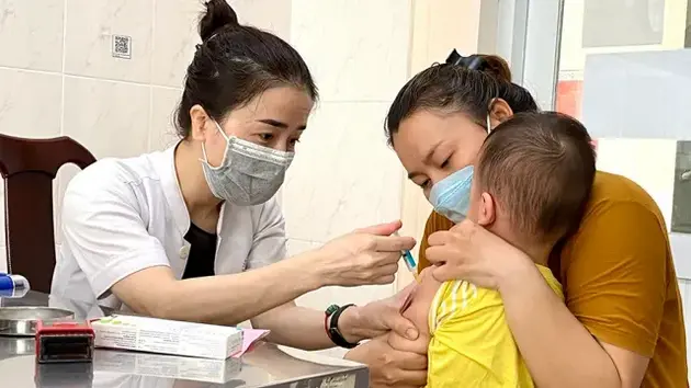 Cảnh báo sởi lây lan cho trẻ chưa tiêm vaccine