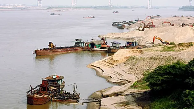 Tình trạng khai thác cát trái phép vẫn diễn biến phức tạp | Hộp thư truyền hình | 05/07/2024