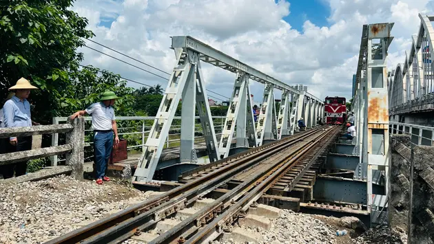 VN-Index bảo toàn sắc xanh