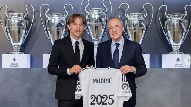 Modric gia hạn hợp đồng với Real Madrid