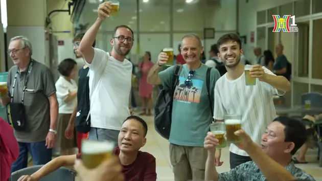 Va vào xe máy, tài xế ô tô tăng ga bỏ chạy