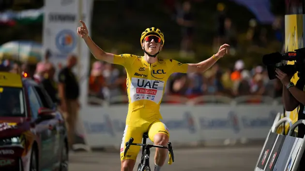 Tadej Pogacar về nhất chặng 19 Tour De France

