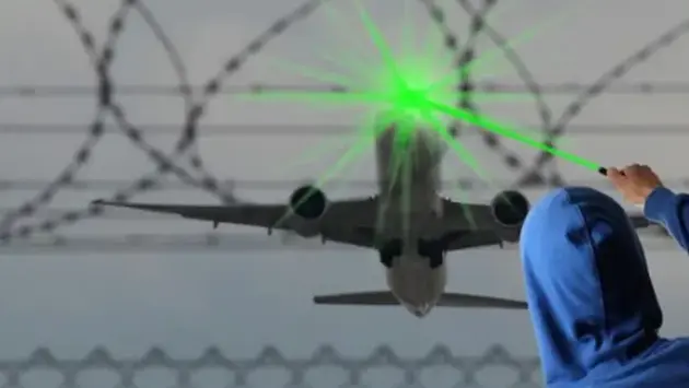 Vẫn tiếp diễn tình trạng máy bay bị chiếu đèn laser