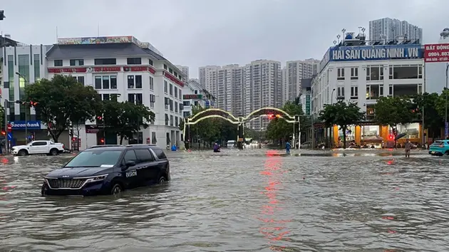 Mưa lớn gây nhiều thiệt hại tại Hà Nội