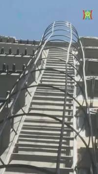 Lắp thang thoát hiểm cho các nhà trọ