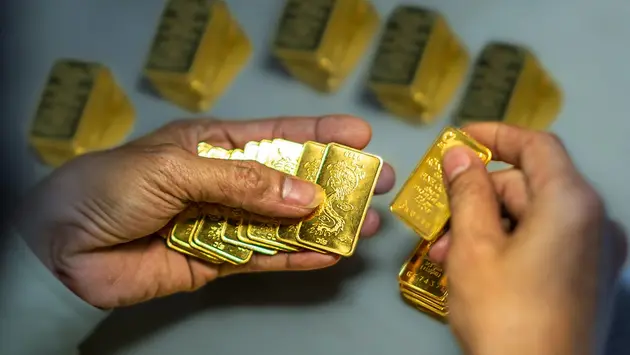Triển lãm tranh 'Hành trình sống và yêu - 2024'