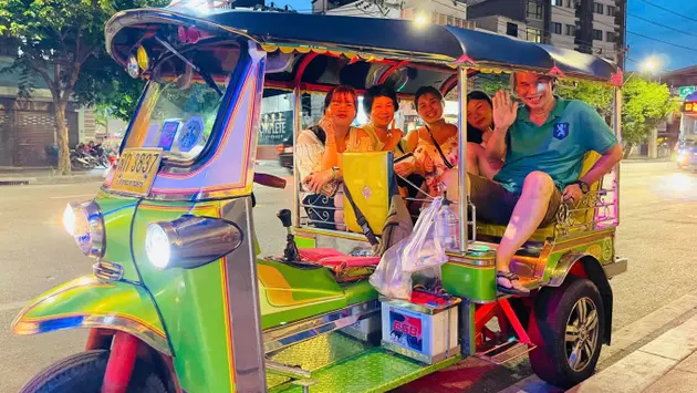 Gắn biển công trình kỷ niệm 120 năm thành lập Hà Đông