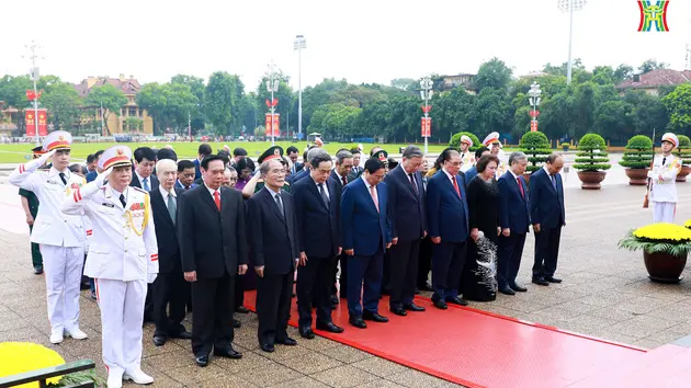 Lãnh đạo Đảng, Nhà nước và thành phố Hà Nội vào Lăng viếng Chủ tịch Hồ Chí Minh