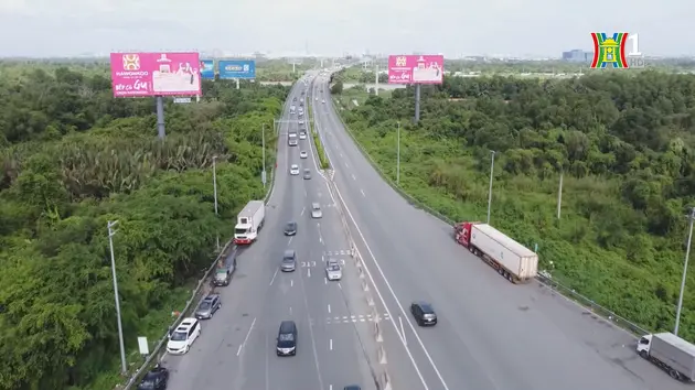 Diễm My rạng rỡ đón tuổi 62