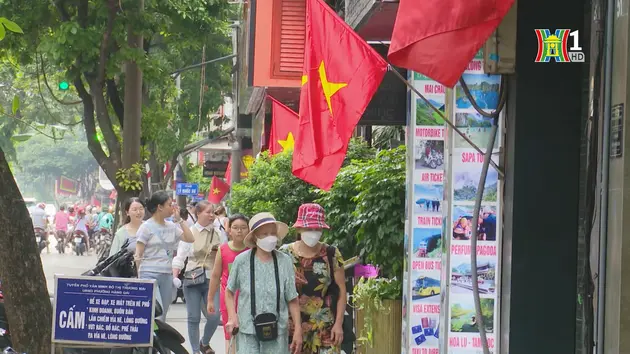 Người Hà Nội thong dong đi đường trong ngày Quốc khánh 2/9