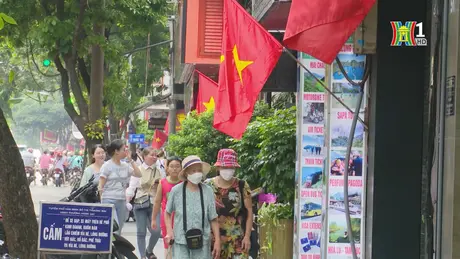 Người Hà Nội thong dong đi đường trong ngày Quốc khánh 2/9