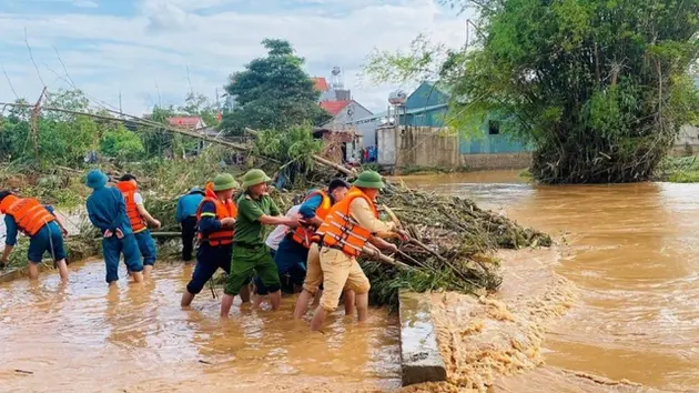 Điện của Thường trực Thành ủy Hà Nội về ứng phó cơn bão số 3