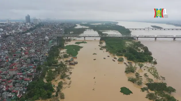 Hà Nội báo động lũ khẩn cấp, ngập lụt mở rộng