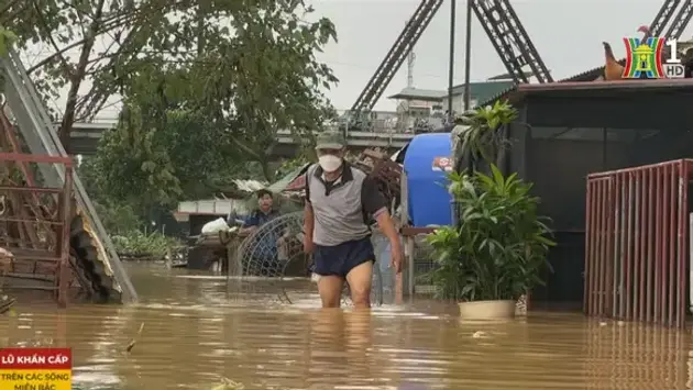 Quận Ba Đình đưa dân ven sông Hồng đến nơi an toàn