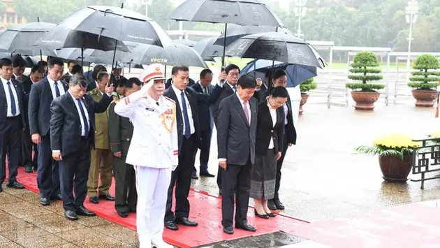 Tổng Bí thư, Chủ tịch nước Lào viếng Chủ tịch Hồ Chí Minh