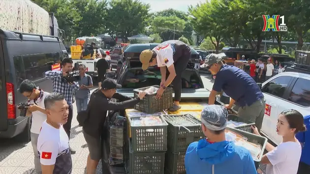 'Chuyến xe nghĩa tình' chở hàng từ Đà Nẵng ra Bắc