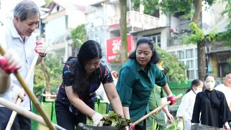 Hà Nội ra quân tổng vệ sinh môi trường sau bão số 3