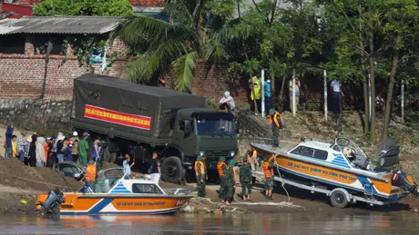 Quân đội, công an tìm kiếm nạn nhân vụ sập cầu Phong Châu