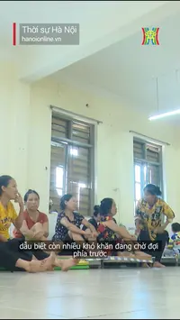 Huyện Quốc Oai hỗ trợ người dân tránh lũ an toàn