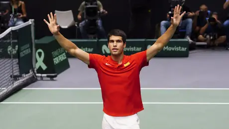 Carlos Alcaraz giúp Tây Ban Nha vào tứ kết Davis Cup 2024