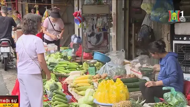 Hà Nội: thực phẩm tươi sống dồi dào, rau xanh giảm giá