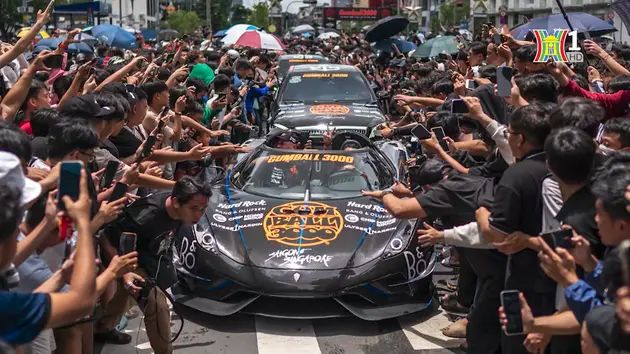 Hàng trăm siêu xe quy tụ tại Gumball 3000