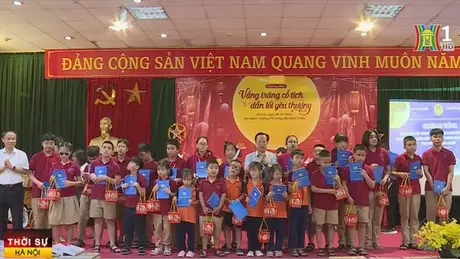 150 học sinh trường chuyên biệt được tặng quà Trung thu