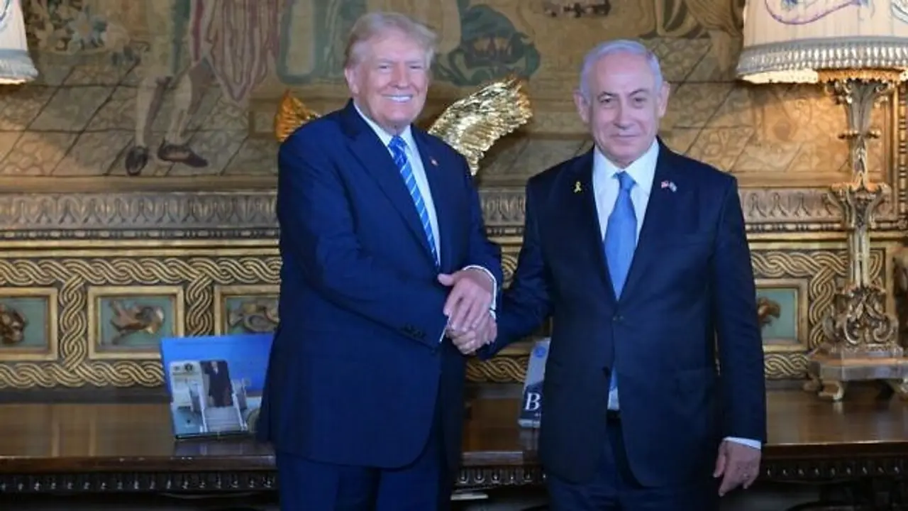 Cựu Tổng thống Mỹ Donald Trump (trái) tiếp Thủ tướng Israel Netanyahu tại Mar-a-Lago, Florida, ngày 26/7/2024.