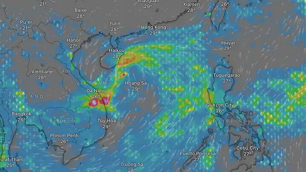 Áp thấp nhiệt đới đang di chuyển cách Đà Nẵng hơn 300km