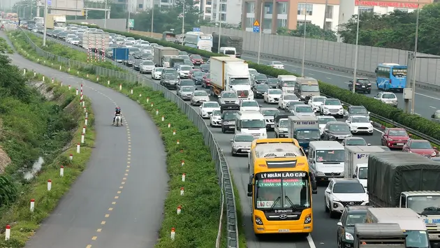 Đề xuất quy định niên hạn ô tô kinh doanh vận tải