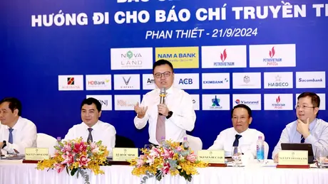 Tìm giải pháp, hướng đi cho báo chí truyền thống