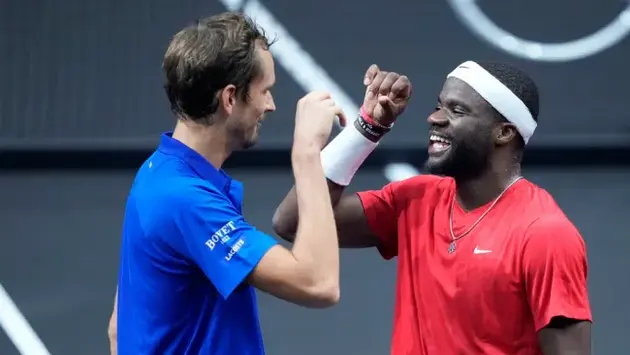 Frances Tiafoe chiến thắng trong ngày thi đấu thứ hai Laver Cup