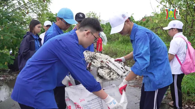 Hà Nội hưởng ứng chiến dịch 'Làm cho thế giới sạch hơn'