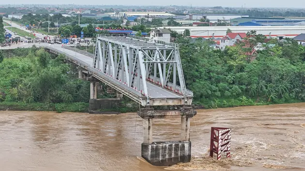 Phát hiện nạn nhân thứ 4 của vụ sập cầu Phong Châu