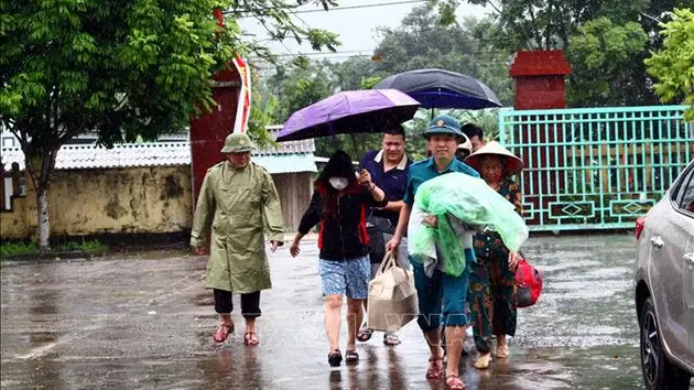 Quảng Bình sơ tán khẩn cấp hàng trăm người, tránh sạt lở