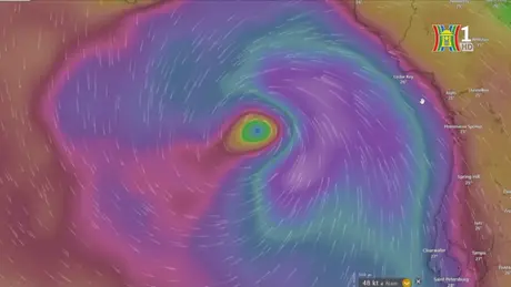 Siêu bão Helene sức gió 251 km/h tiến sát đất liền Mỹ
