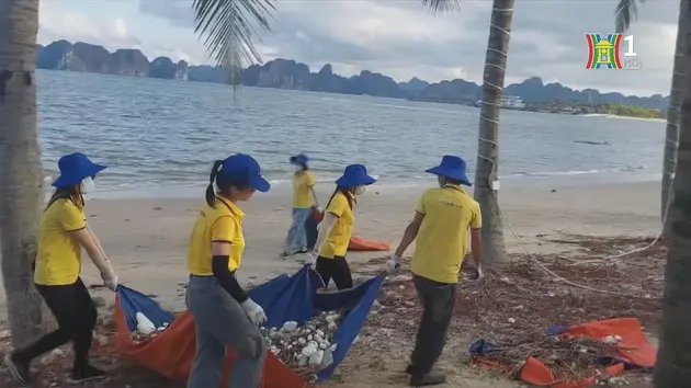 Chung tay làm sạch vịnh Hạ Long