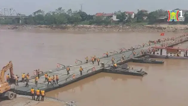 Những lưu ý khi di chuyển qua cầu phao Phong Châu