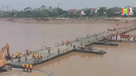 Những lưu ý khi di chuyển qua cầu phao Phong Châu