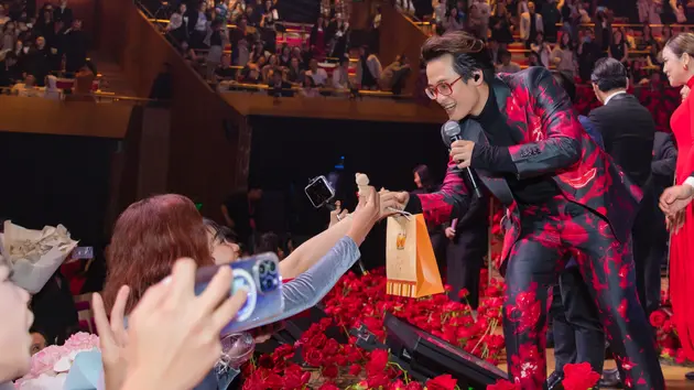 Hà Anh Tuấn tạo ấn tượng tại Sydney Opera House 