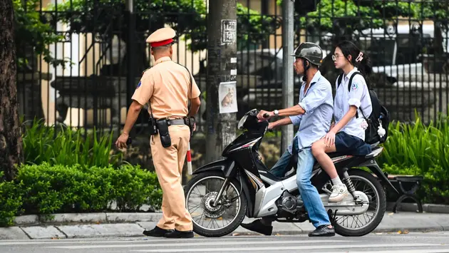 Cao điểm bảo đảm an toàn giao thông cho học sinh