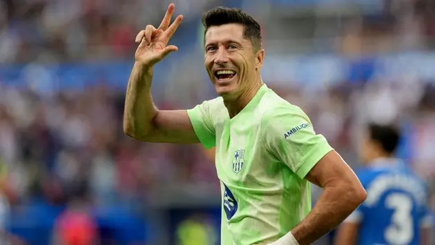 Lewandowski lập hat-trick, Barcelona chắc ngôi đầu bảng La Liga