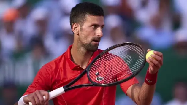 Novak Djokovic ngược dòng ấn tượng vào bán kết Thượng Hải Masters