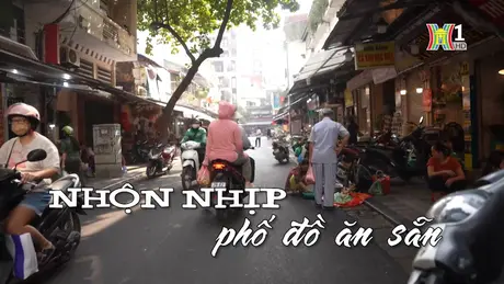 Nhộn nhịp phố đồ ăn sẵn | Nhịp sống Hà Nội | 15/10/2024