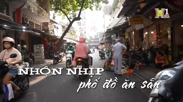 Nhộn nhịp phố đồ ăn sẵn | Nhịp sống Hà Nội | 15/10/2024