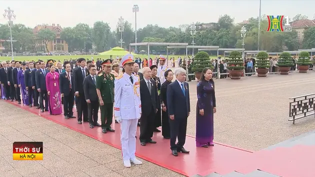 Đoàn Đại biểu MTTQ Việt Nam vào Lăng viếng Chủ tịch Hồ Chí Minh