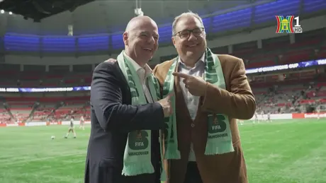 Chủ tịch FIFA Gianni Infatino thăm sân vận động BC Place