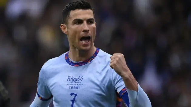 Cristiano Ronaldo là cầu thủ nhận lương cao nhất thế giới