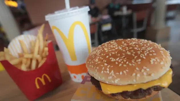 Nhiều trường hợp nhiễm E.coli sau khi ăn hamburger của McDonald's